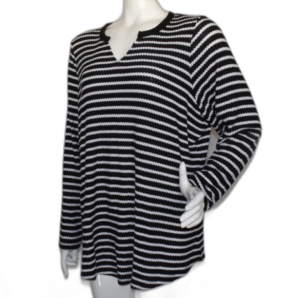 TORRID Thermal Top, 3/3X, Black/White Stripes, Long sleeve, Notch collar - Picture 4 of 14